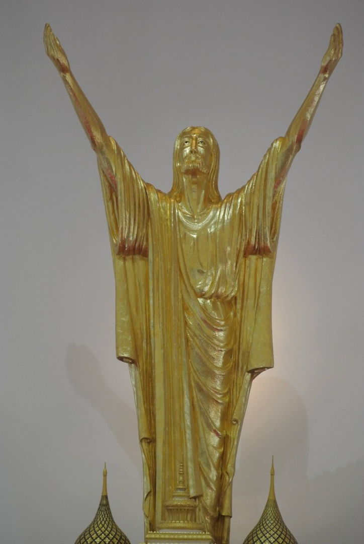 Une église en forme de Wat, la Holy Redeemer