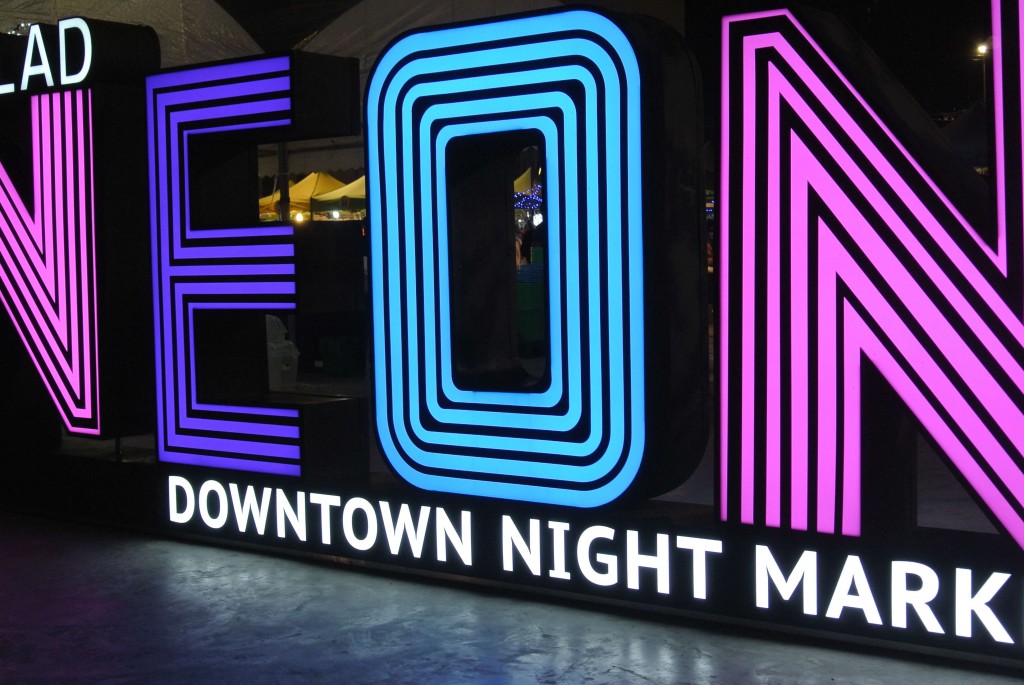 Bangkok marché de nuit : Talad Neon