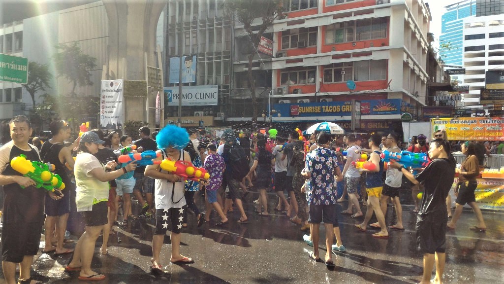 Songkran 2025 en Thaïlande : dates, traditions et conseils pour la fête de l’eau