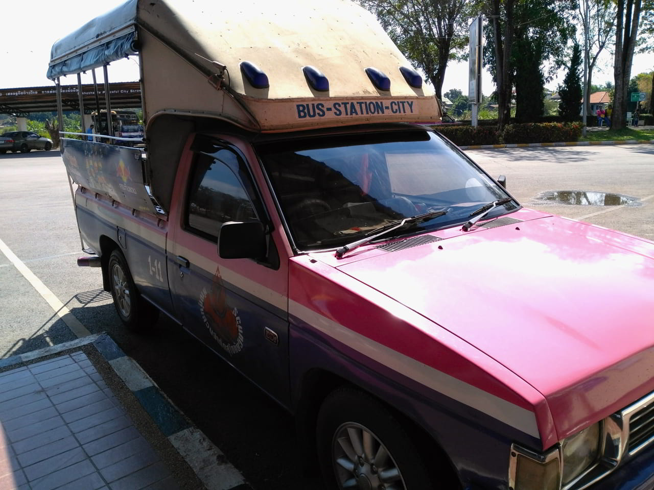 Transport Public à Ao Nang Beach et Krabi : Guide des Songthaew