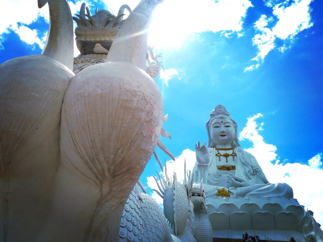 Wat Huay Pla Kang ou le Grand Bouddha Blanc de Chiang Rai
