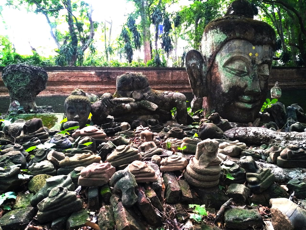 Wat Umong : Le Tunnel Temple, Sanctuaire Spirituel et Historique à Chiang Mai