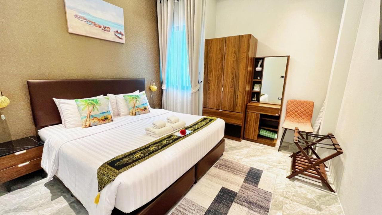 Dormir non loin du centre-ville à Prachuap-Khirri-Khan avec piscine