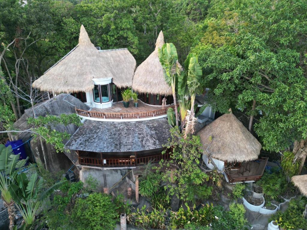 Koh Tao hotel selection – Stunning views from the island cliffs