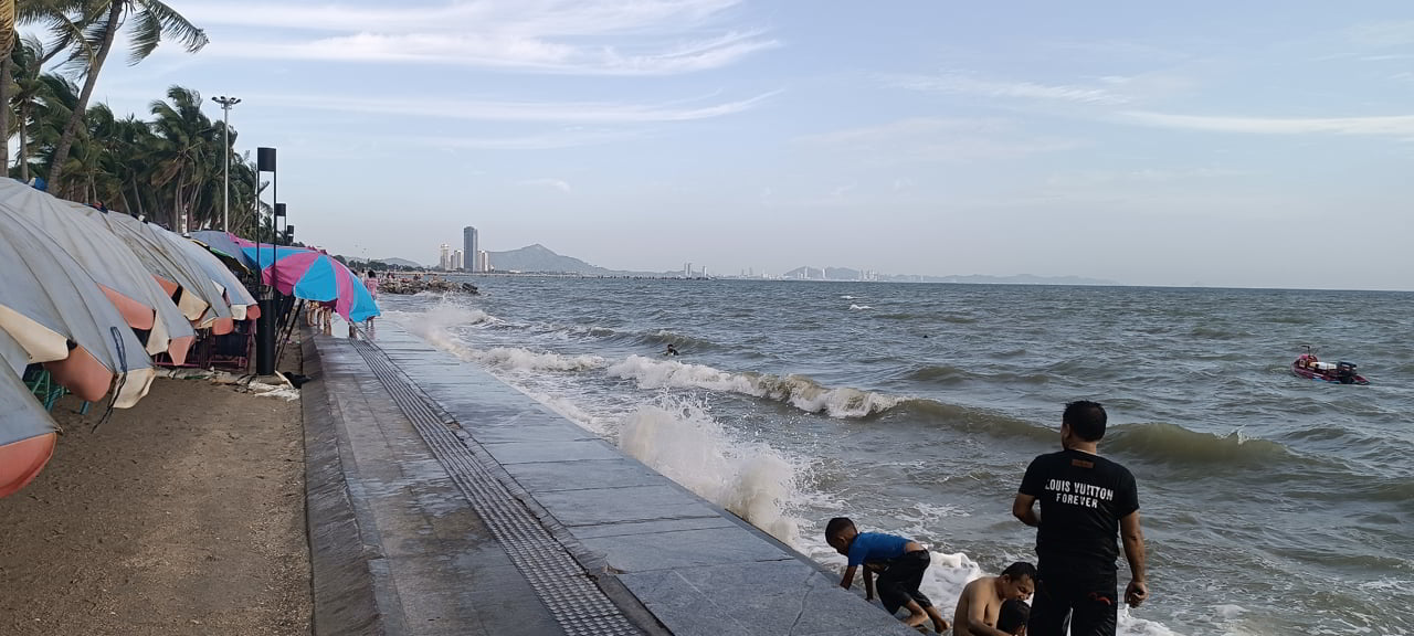 Se détendre sur la plage de Bang Saen