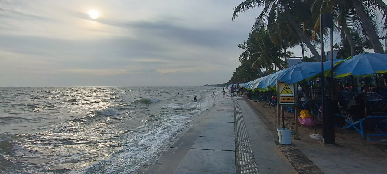 Se balader sur la plage de Bang Saen