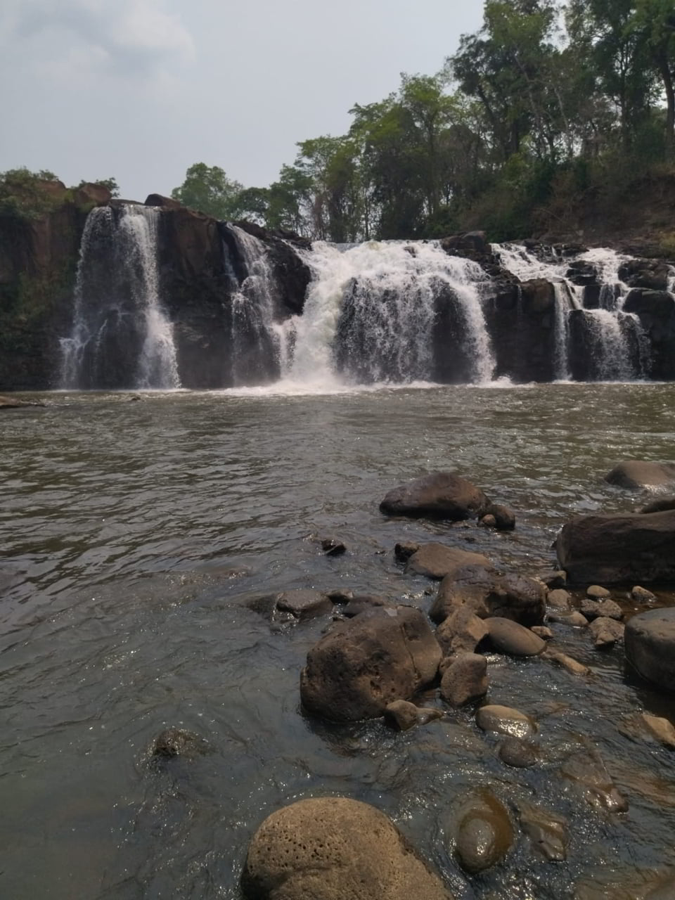 Promenade au bord du Mékong au Laos