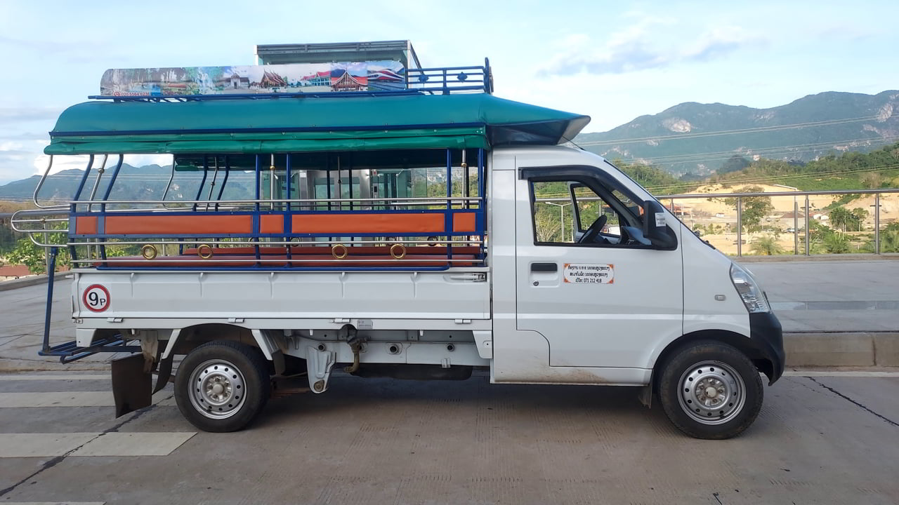 Bus et minibus au Laos Exemple de bus au Laos