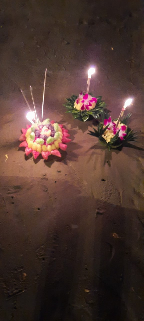 Fêter Loy Krathong sur la plage de Pattaya