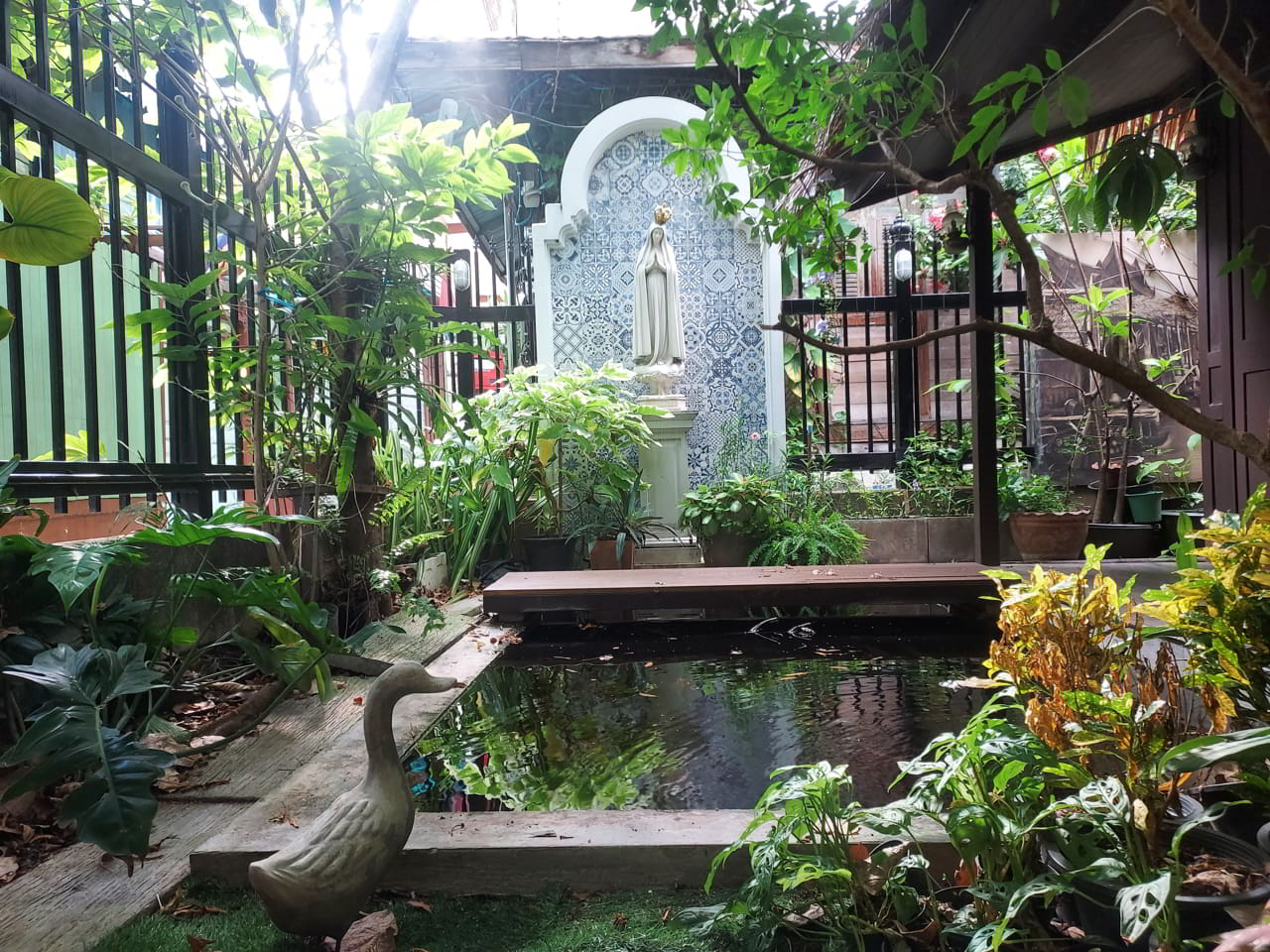 Petite cours du Musée Baan Kudichin quartier Kudeejeen