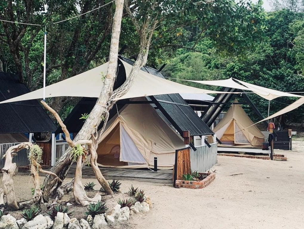 Juita Glamping à Perhentian Besar, tentes aménagées en bord de mer