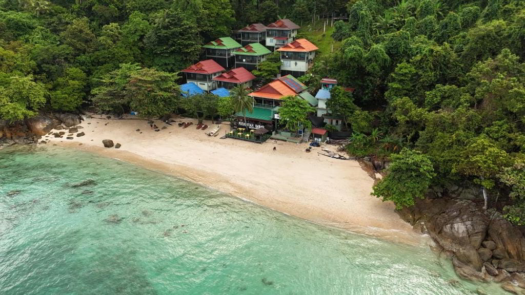 Perhentian Chomel Chalet à Perhentian Kecil, bungalow en bord de plage