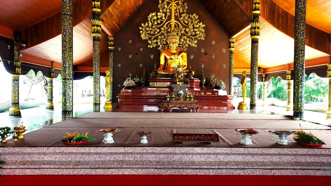 L'image du Bouddha du Wat Sirindhorn Wararam