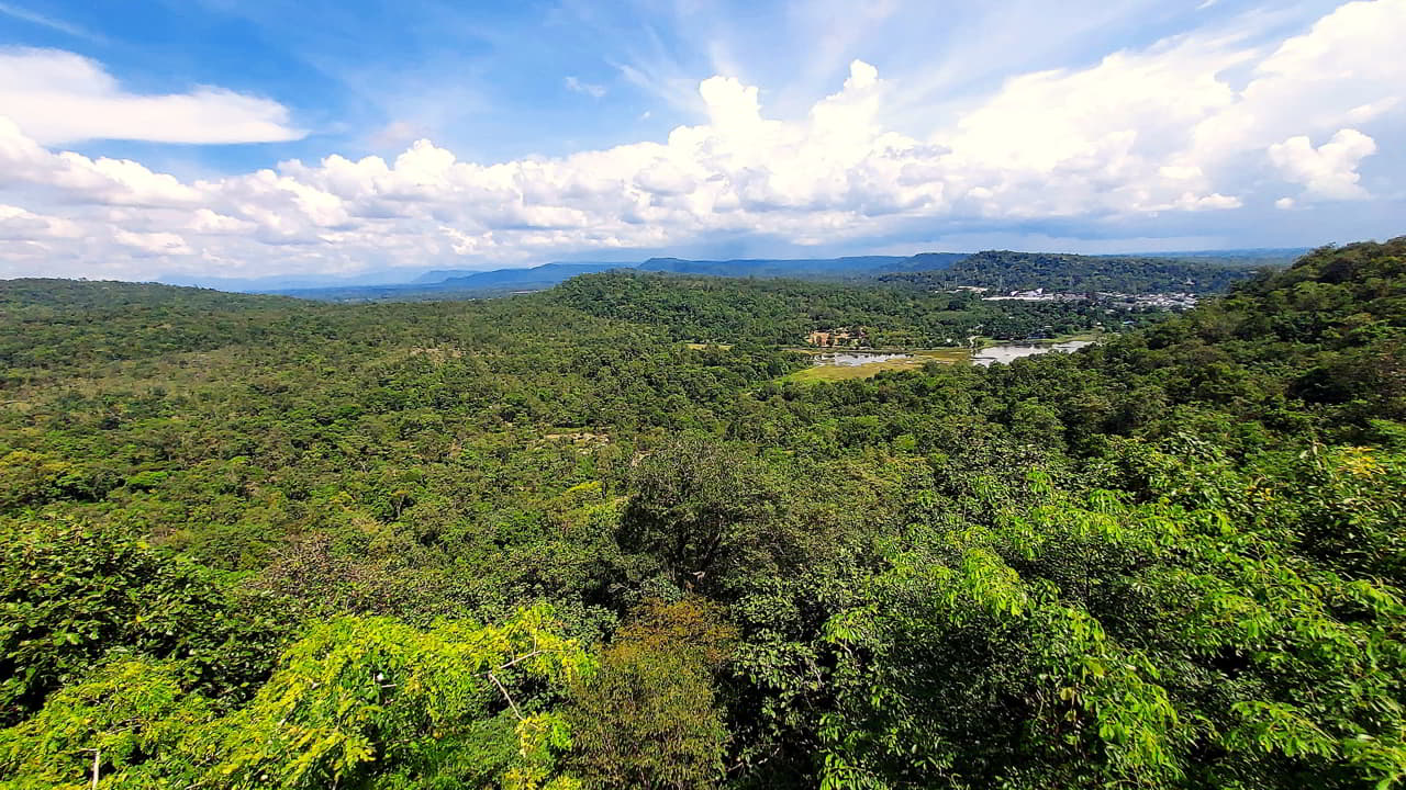 Point de vue depuis Wat Sirindhorn Wararam